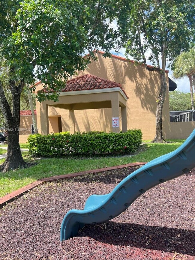 Building Photo - 568 N University Dr