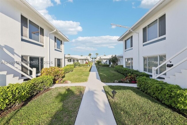 Building Photo - 1187 Hillsboro Mile