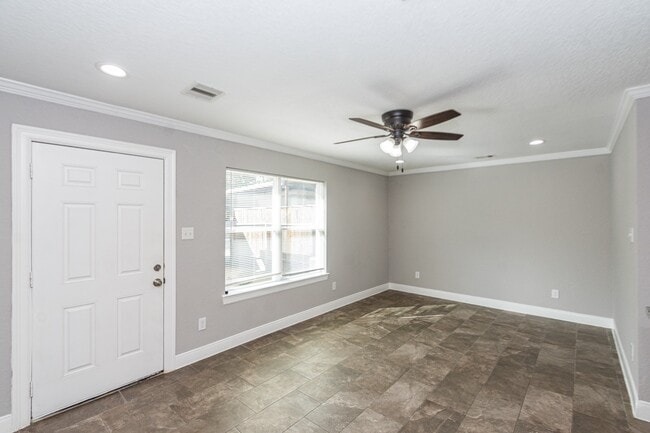 Building Photo - 1053 Willow Oaks Cir