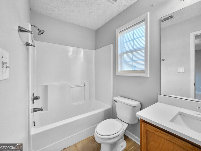 Building Photo - 25 Haywood Ct