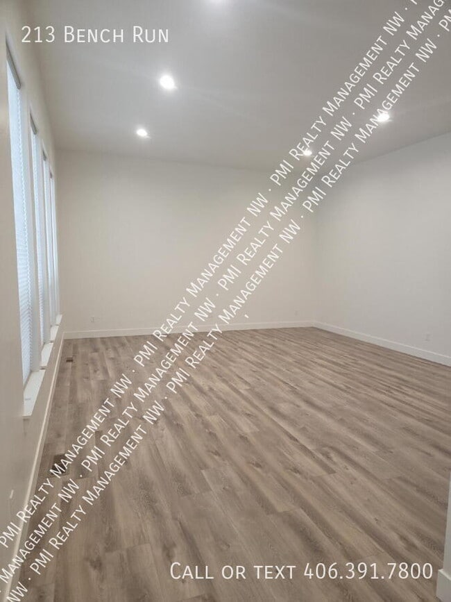 Building Photo - 213 Bench Run