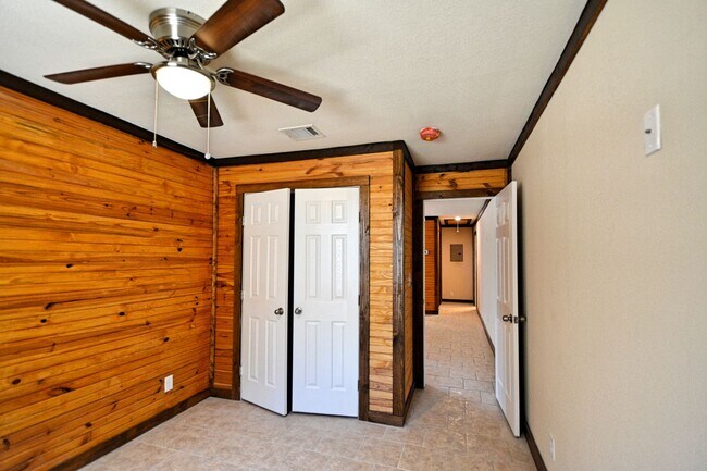 Building Photo - 1155 Farm to Market 2722