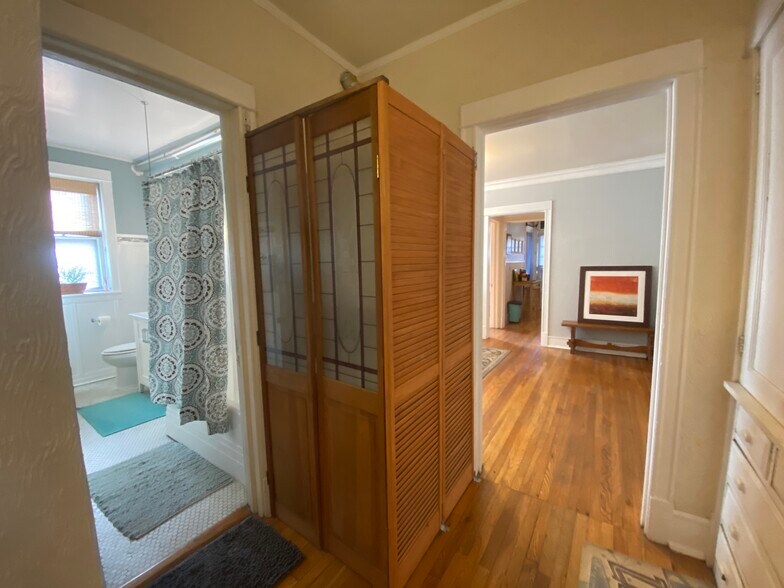 Building Photo - 5614 N Wayne Ave