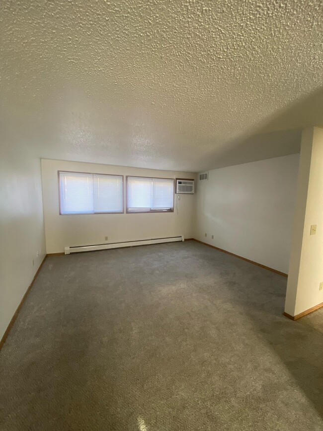 Building Photo - 441 Lindale Dr