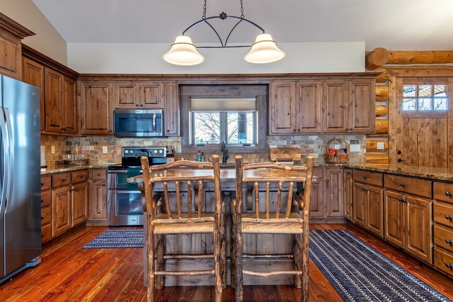 Building Photo - 1330 Larsen Ln