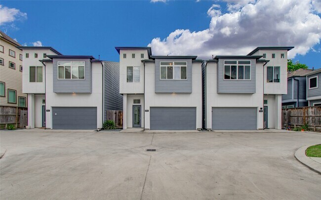 Building Photo - 8930 Spring Knoll Forest Dr