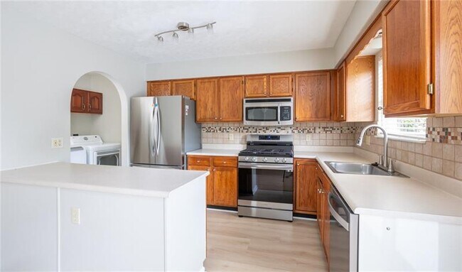 Building Photo - 1421 Sandstone Dr