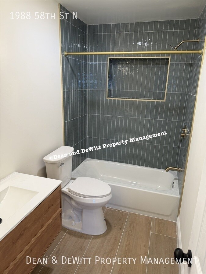Building Photo - 4 Bed/3 Bath