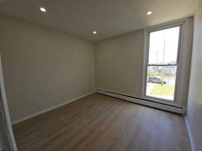 Building Photo - 2201 Murray Ave