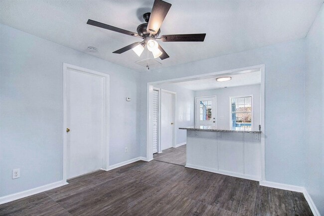 Building Photo - Charming Fully Renovated 2BR/1BA in the He...