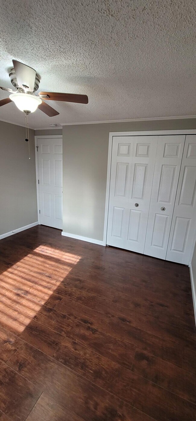 Building Photo - 161 Waterbury Ct