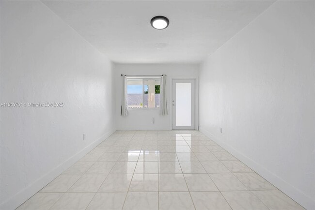 Building Photo - 550 NE 82nd Terrace