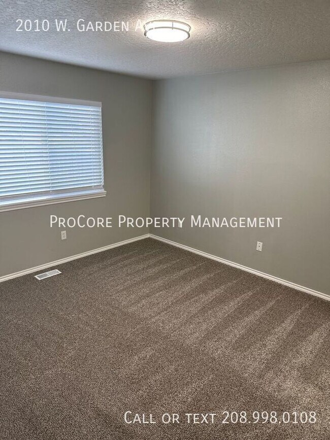 Building Photo - $2195/Month: Spacious 4-Bed, 2.5-Bath Home with 3-Car Garage on Expansive Lot