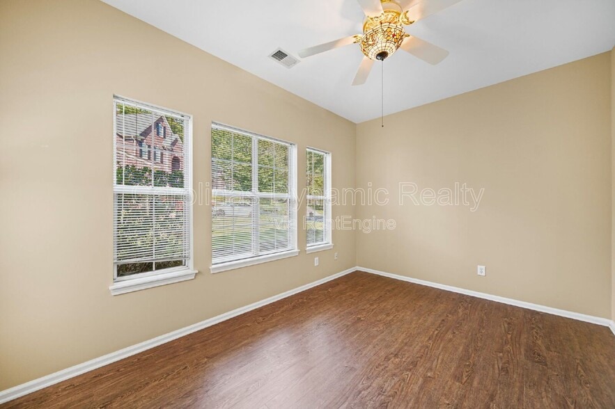 Building Photo - 2812 Redfield Dr