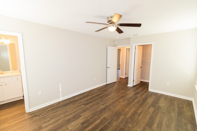 Building Photo - 123 Callaway Cres