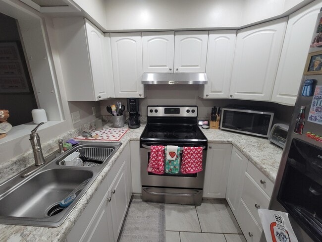 Building Photo - 2107 High Rd