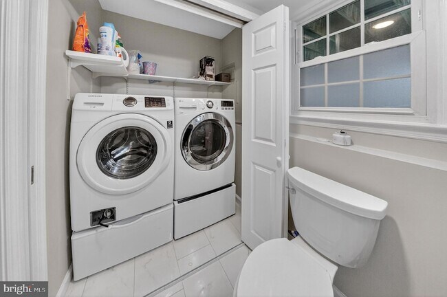 Building Photo - 1726 Glastonberry Rd