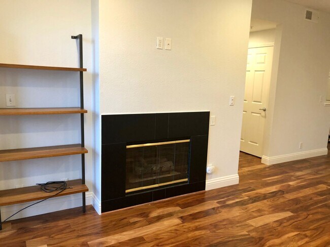 Building Photo - Ideal Location. .. Walk to Bart, Costco, Starbucks, Trader Joes, Kaiser Hospital