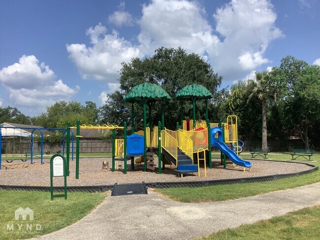 Building Photo - 19931 Bambiwoods Dr