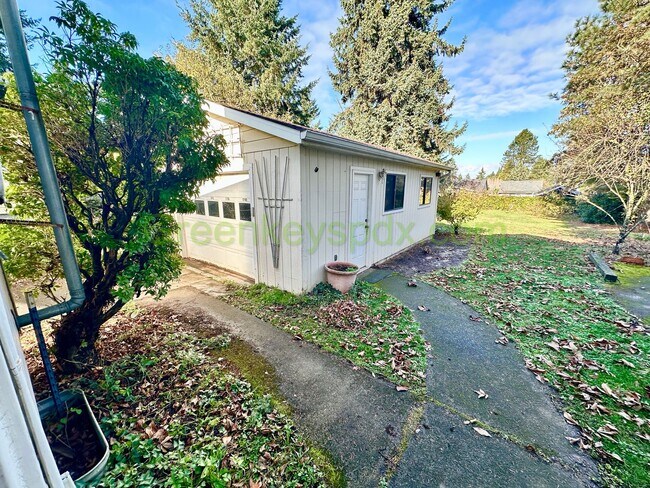 Building Photo - Wow! Amazing 3-bedroom 1-bath house with large fully fenced backyard