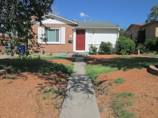 Building Photo - NOB HILL 2 bedroom 1 Bath 1271/SF UTILITIE...