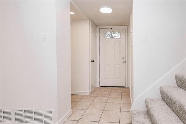 Building Photo - 1963 Shorewood Dr