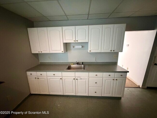 Building Photo - 818 W Locust St