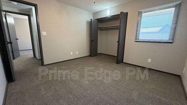 Building Photo - 1741 Ridgehaven Ct
