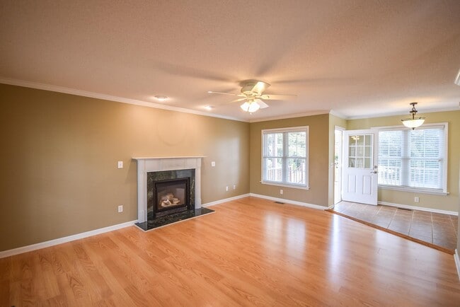 Building Photo - 144 Vail Ct