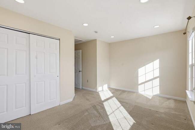 Building Photo - 12212 Densmore Ct