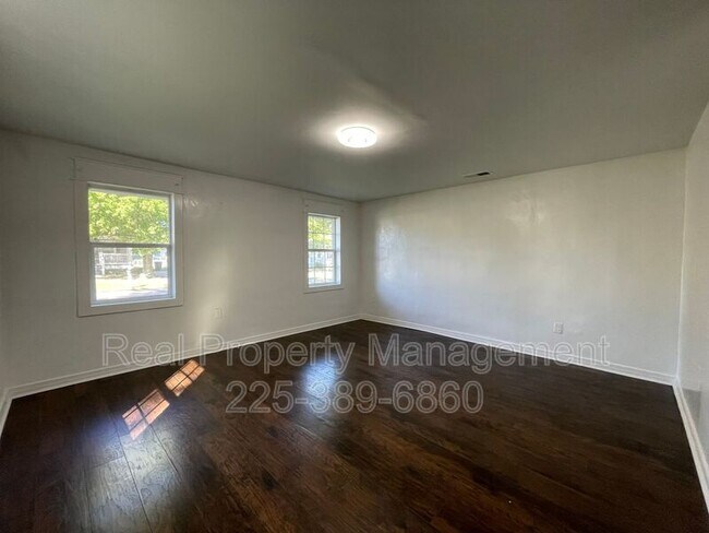 Building Photo - 9642 Lewis St