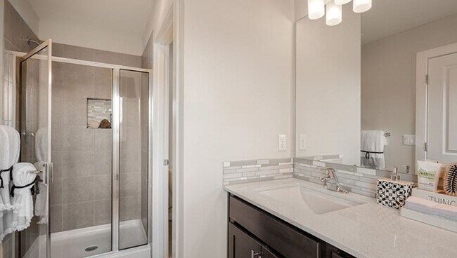 Building Photo - Spacious and Beautifully Landscaped 3 bed/3ba Townhome in Central Park