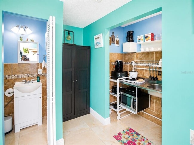 Building Photo - 111 Cuautla Way