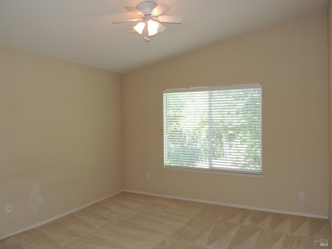 Building Photo - 640 Birch Ridge Dr