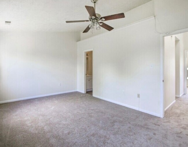 Building Photo - 10679 Campus Way S