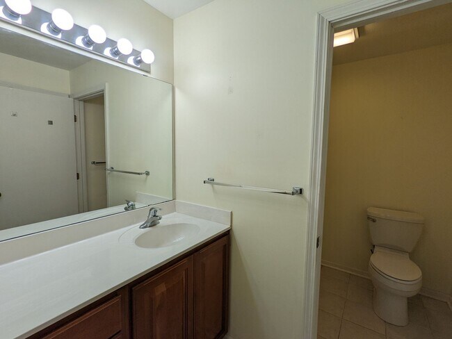 Building Photo - 921 Harbor House Dr