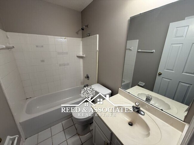 Building Photo - Cordova Home Located in Quiet Cove!