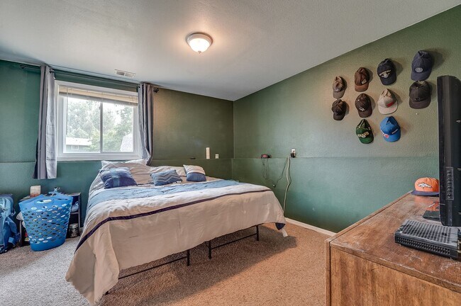 Building Photo - 3 bed, 2 bath Tri-Level in Brown Farm Subdivision