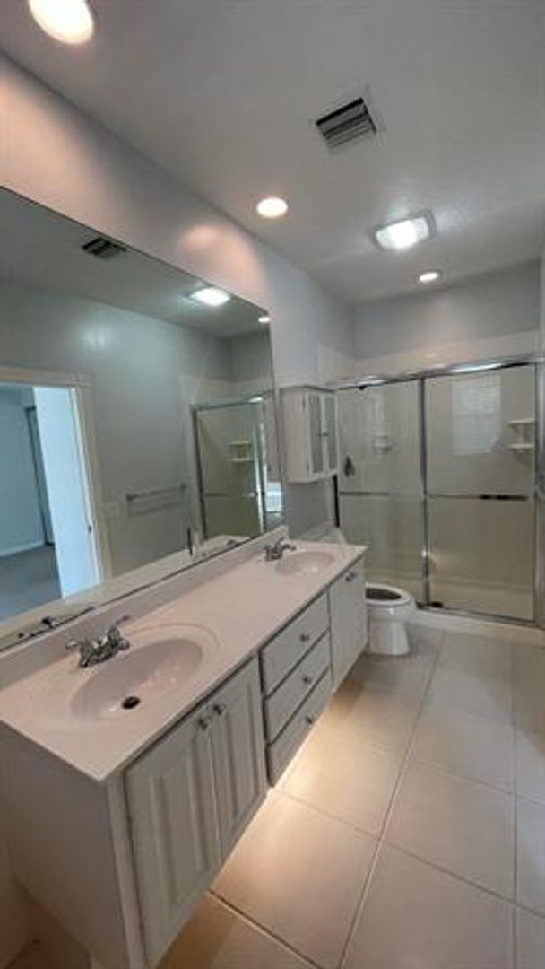 Building Photo - 3264 W Community Dr