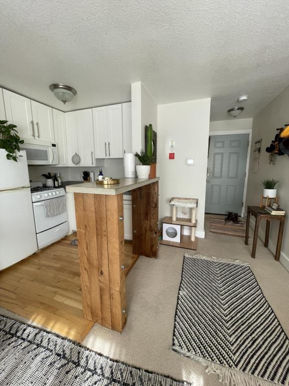 Building Photo - 2801 N Downing St