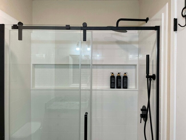 Building Photo - 9410 Mapes St