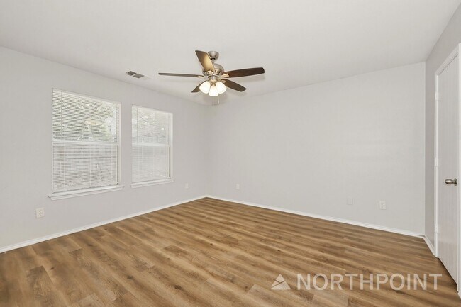 Building Photo - 4BR/2BA | Newly Renovated Single Family Home | 1-Car Garage Parking | In Dallas!