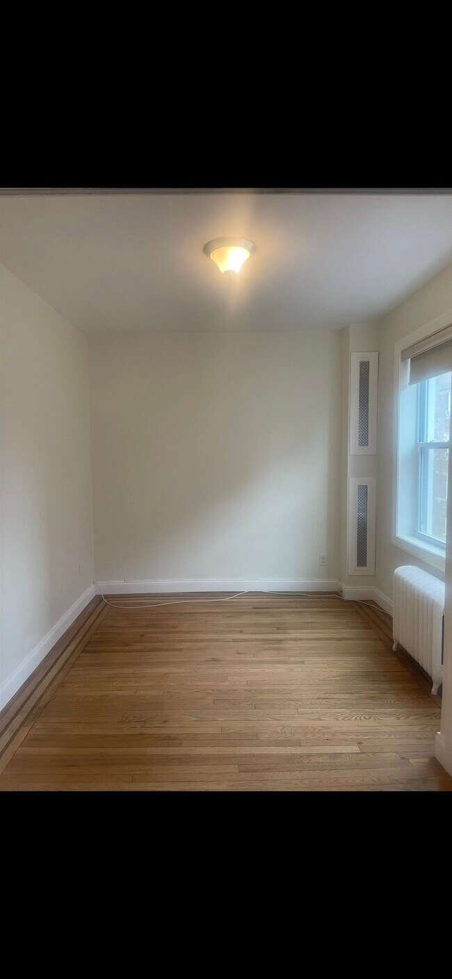 Building Photo - 7812 Hudson Ave