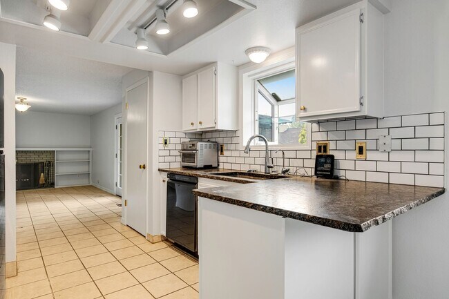 Building Photo - Charming 3-Bedroom Home in West Boise – Sp...