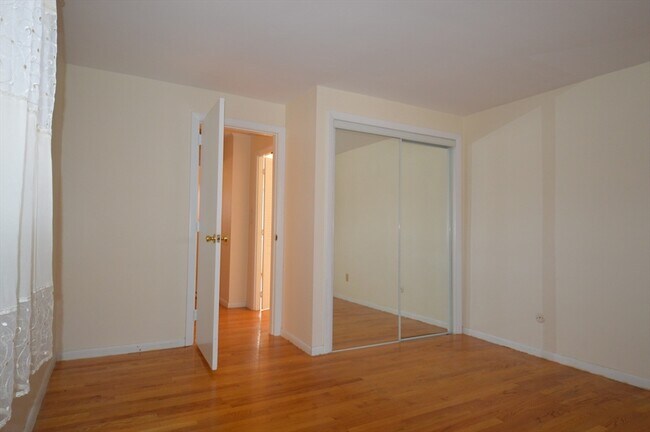 Building Photo - 54 Bryon Rd