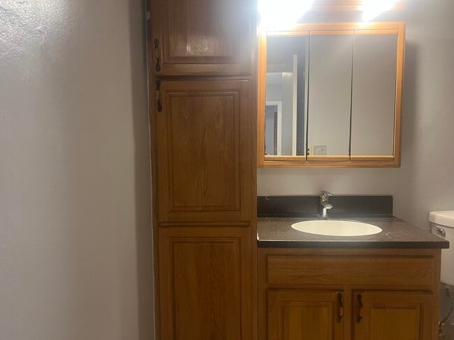 Building Photo - 2073 E Bond Dr