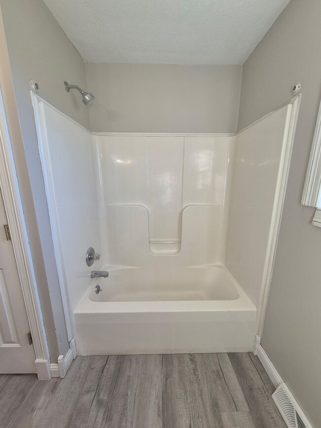 Building Photo - 3 Bedroom on Woebegona