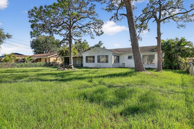 Building Photo - 2231 SE Shelter Dr