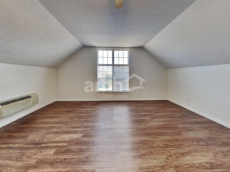 Building Photo - 105 Koleberg Trl