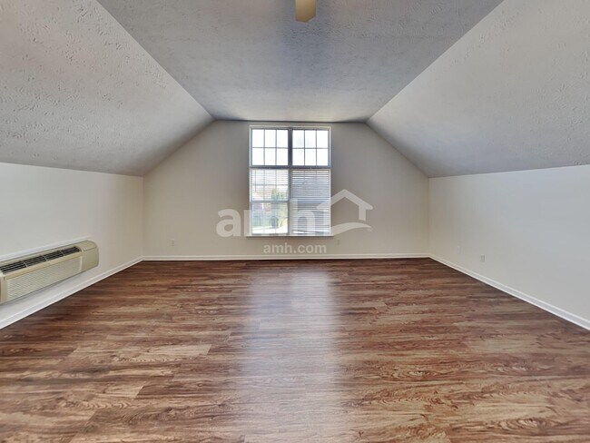 Building Photo - 105 Koleberg Trl